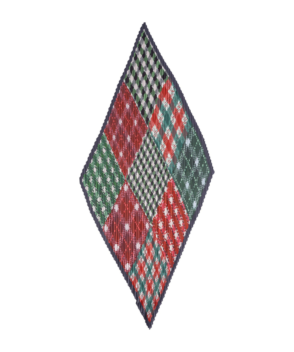 Patch Plaid Pleated Diamond in color red
